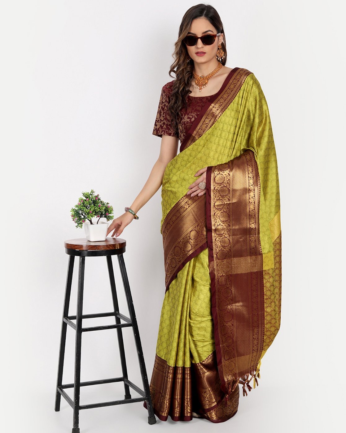 -1117Wx1400H-464588674-yellow-MODEL3 Embellished Saree with Blouse Piece - Image 3