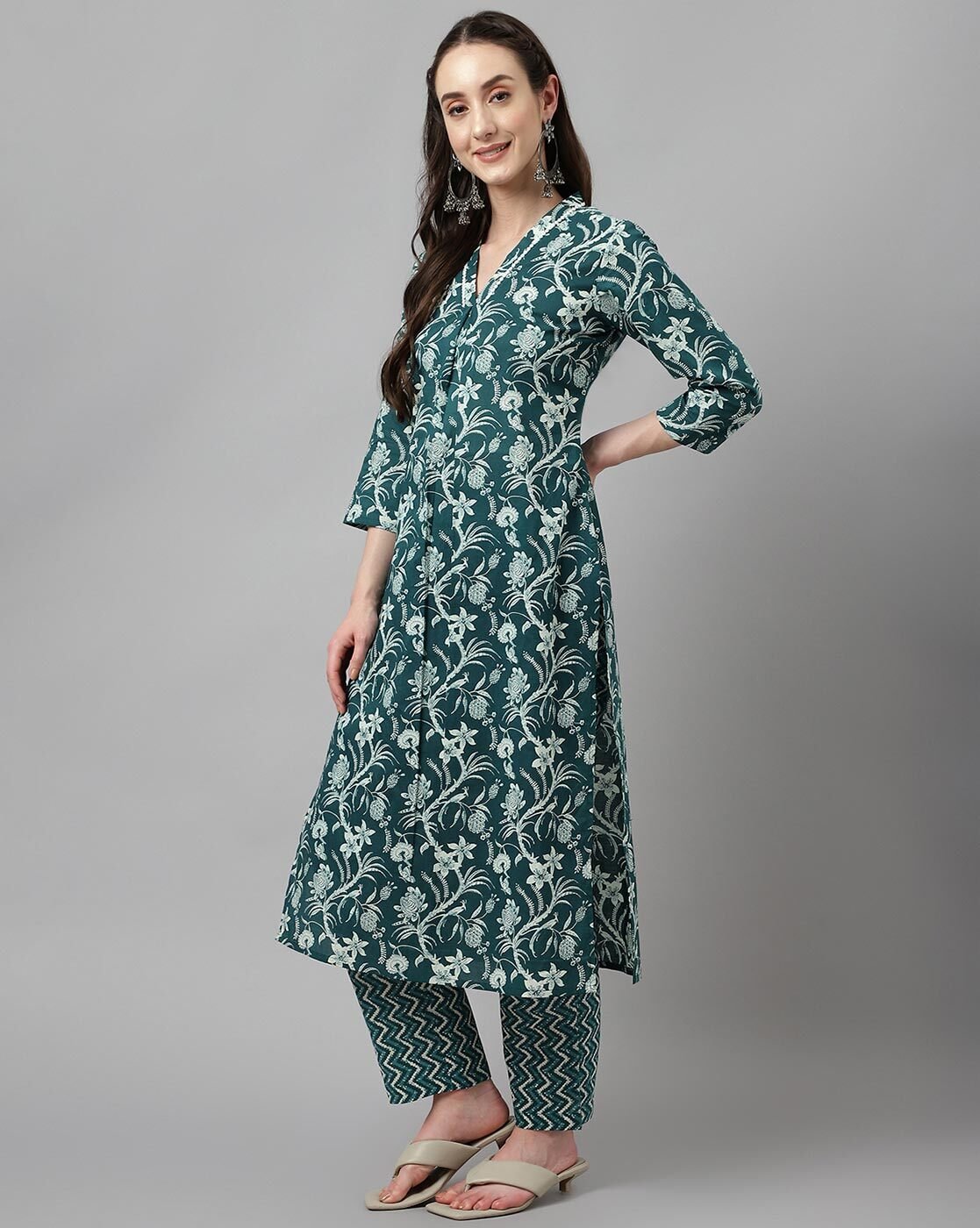 -1117Wx1400H-466835837-teal-MODEL2 Women Floral Print Straight Kurta Set - Image 5