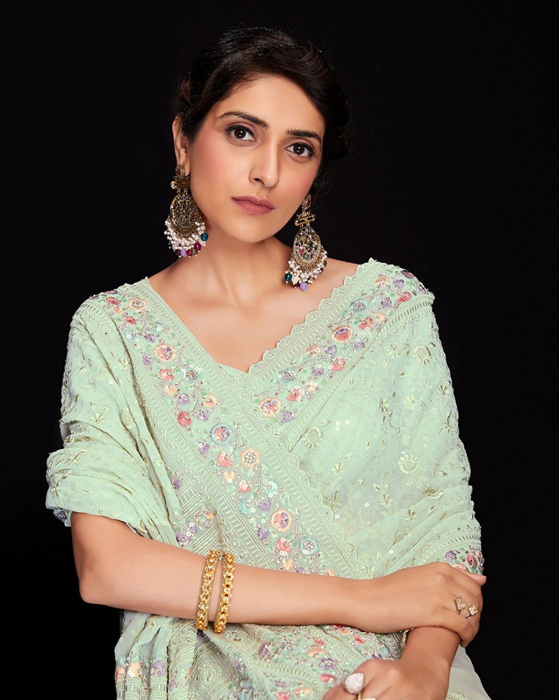 -1117Wx1400H-466264518-green-MODEL5 Floral Print Saree with Border - Image 3