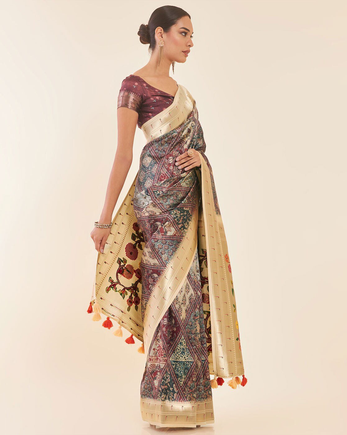 -1117Wx1400H-466343099-multi-MODEL2 (1) Printed Saree with Tassels - Image 2