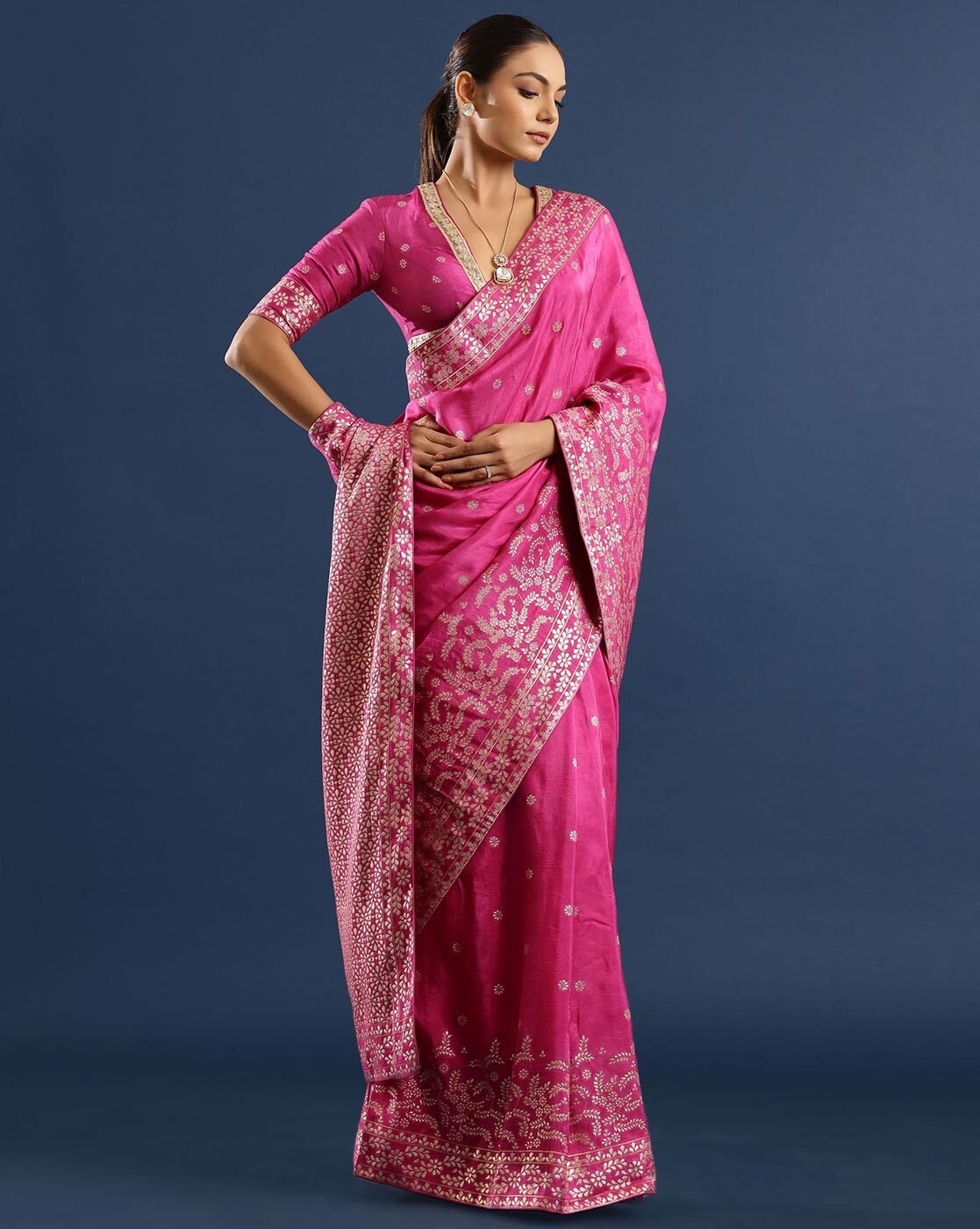 -1117Wx1400H-467118689-pink-MODEL3 Women Floral Print Saree with Contrast Border - Image 4