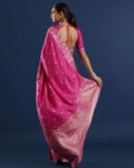 Women Floral Print Saree with Contrast Border - Image 5