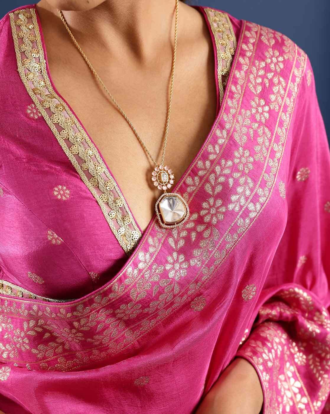 -1117Wx1400H-467118689-pink-MODEL6 Women Floral Print Saree with Contrast Border - Image 2