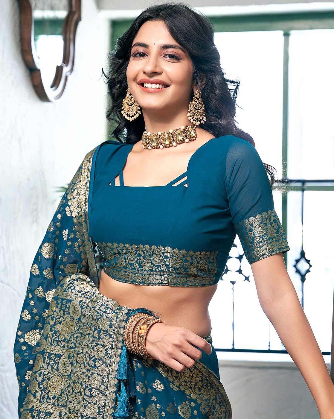 -1117Wx1400H-467162024-blue-MODEL6 Women Floral Woven Georgette Saree - Image 5