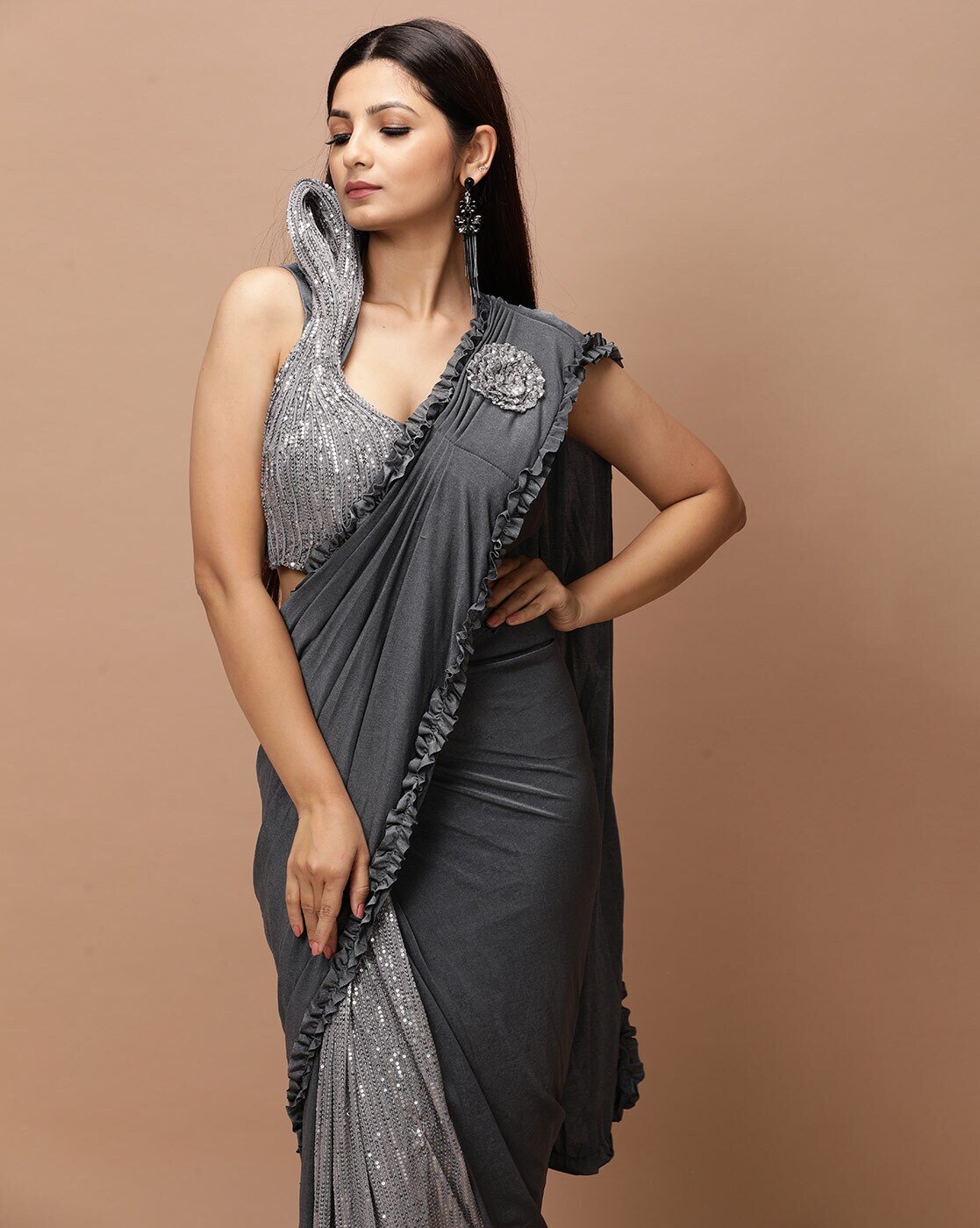 -1117Wx1400H-467208750-grey-MODEL3 Women Embellished Pre-Stitched Saree - Image 3