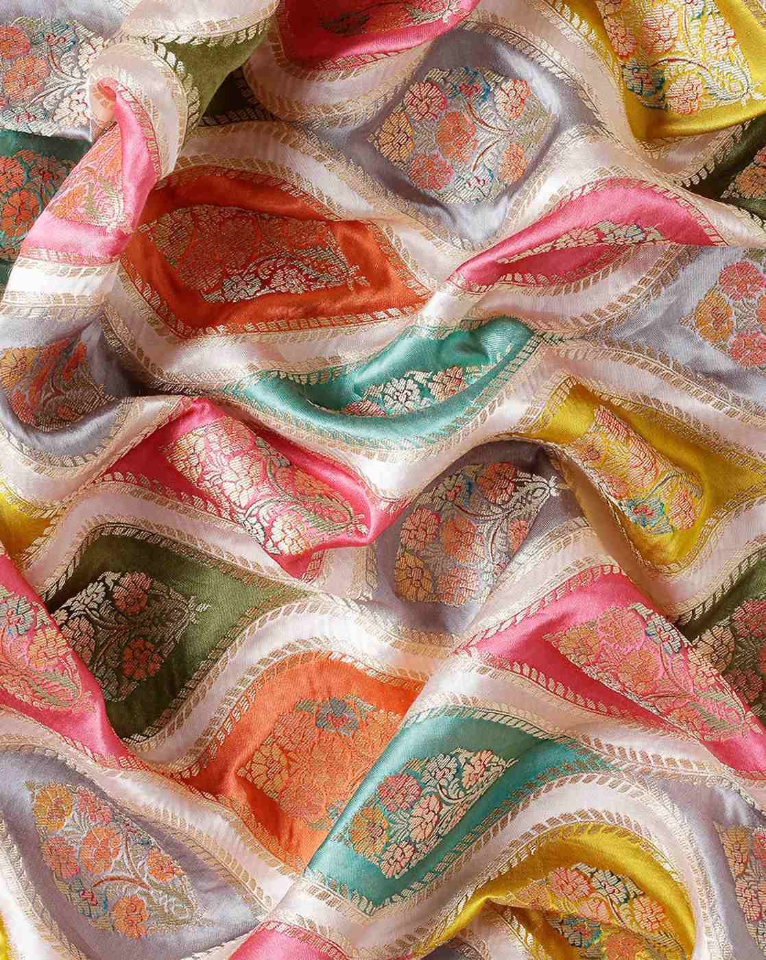 -1117Wx1400H-700291195-cream-MODEL7 Women Zari Woven Saree with Contrast Border - Image 6