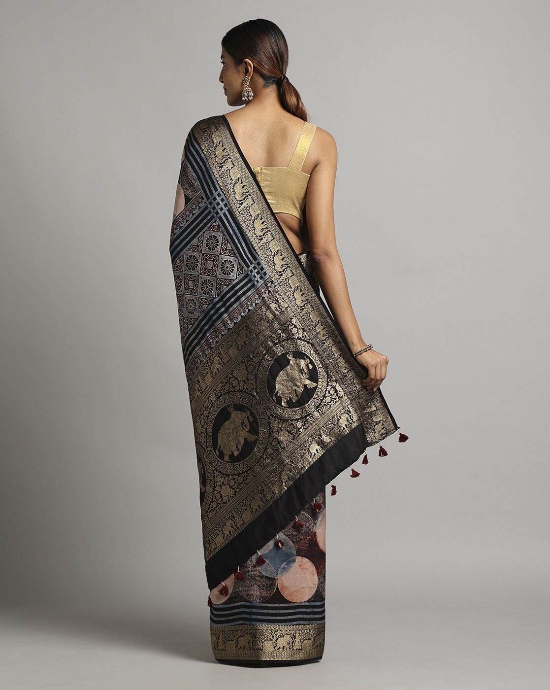 -1117Wx1400H-700539956-black-MODEL2 Handblock Bagru Print Handwoven Saree with Contrast Border - Image 2