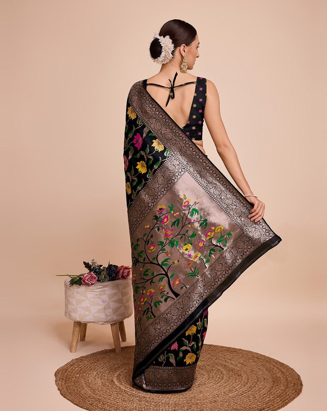 -1117Wx1400H-700709685-black-MODEL5 Women Floral Print Saree - Image 2