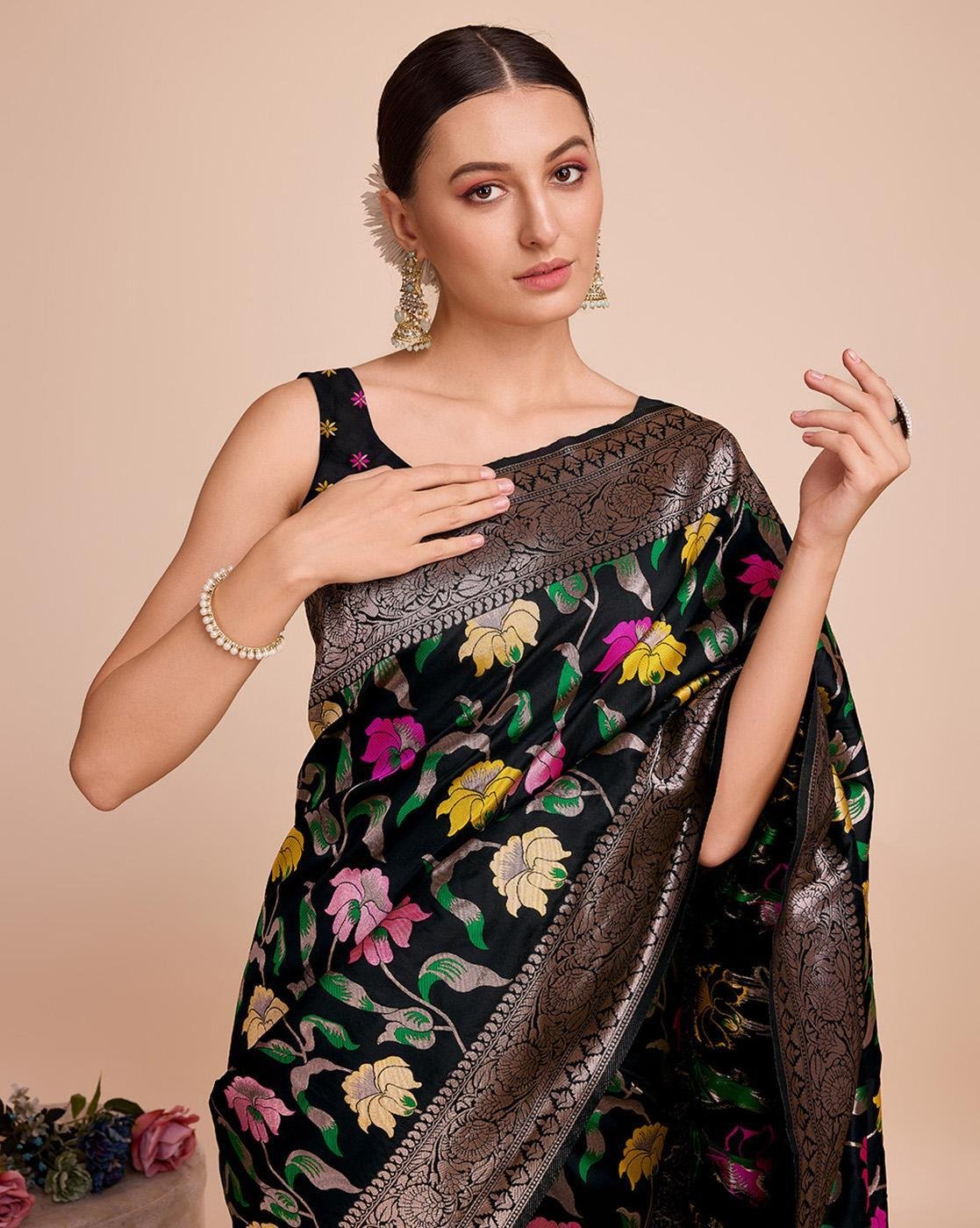 -1117Wx1400H-700709685-black-MODEL6 Women Floral Print Saree - Image 5
