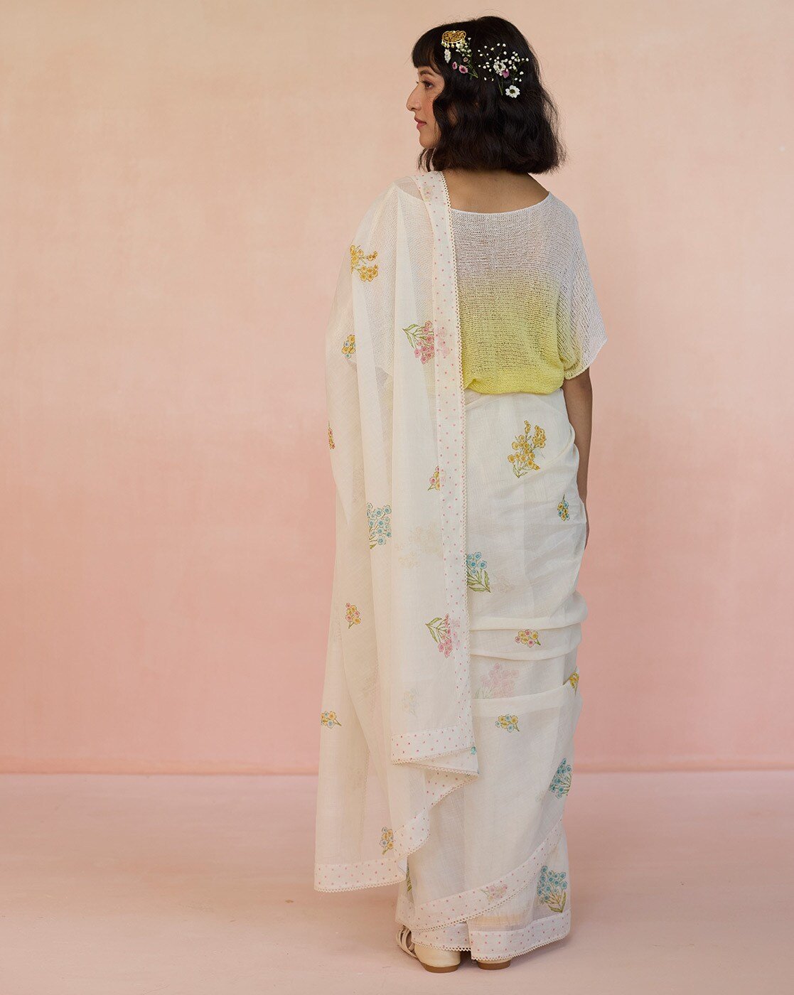 -1117Wx1400H-700744879-offwhite-MODEL3 Women Cotton Saree - Image 3