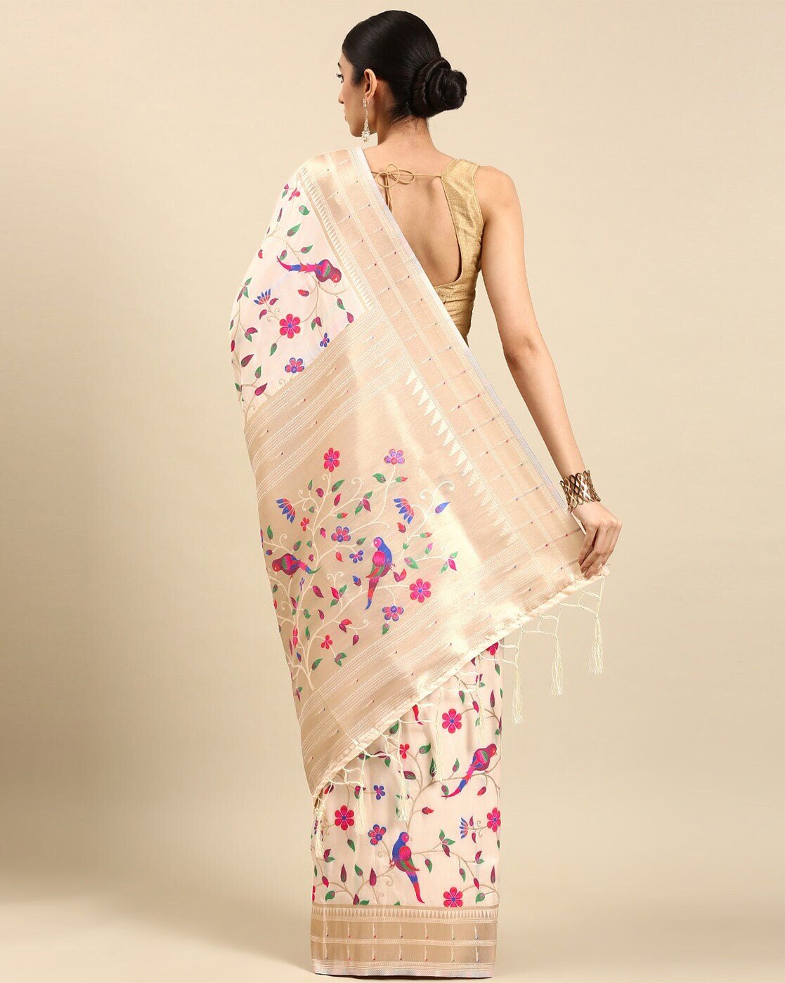 -1117Wx1400H-701230080-white-MODEL2 Women Floral Print Saree with Contrast Border - Image 2