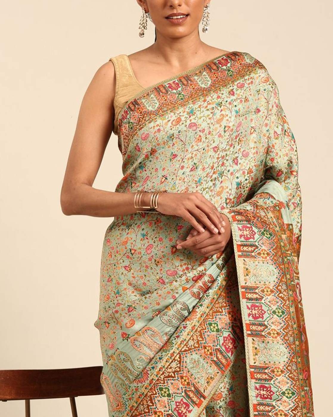 -1117Wx1400H-701239900-green-MODEL3 Floral Zari Woven Saree - Image 3