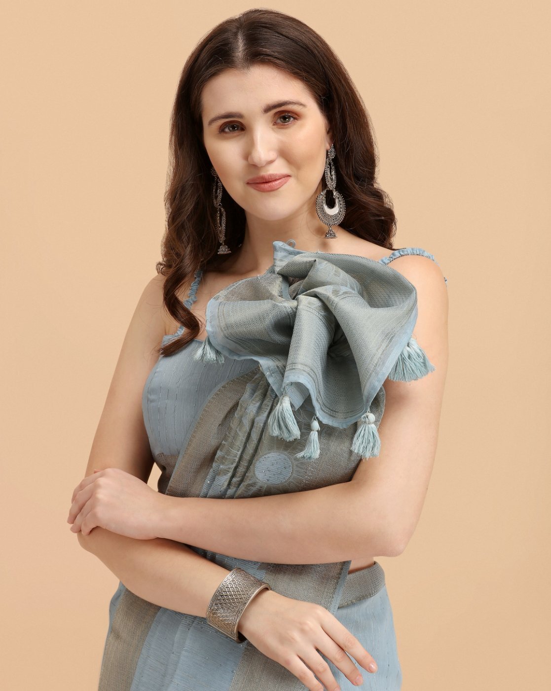 -1117Wx1400H-701476044-grey-MODEL4 Women Lace Ethntic Printed Saree - Image 3