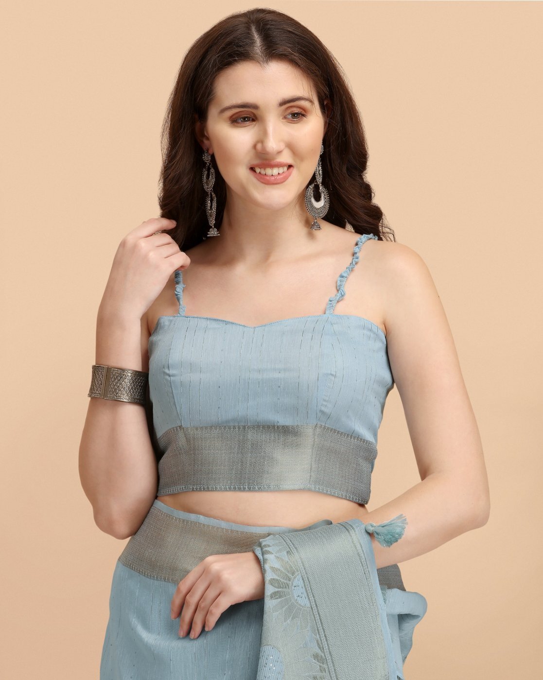 -1117Wx1400H-701476044-grey-MODEL5 Women Lace Ethntic Printed Saree - Image 4